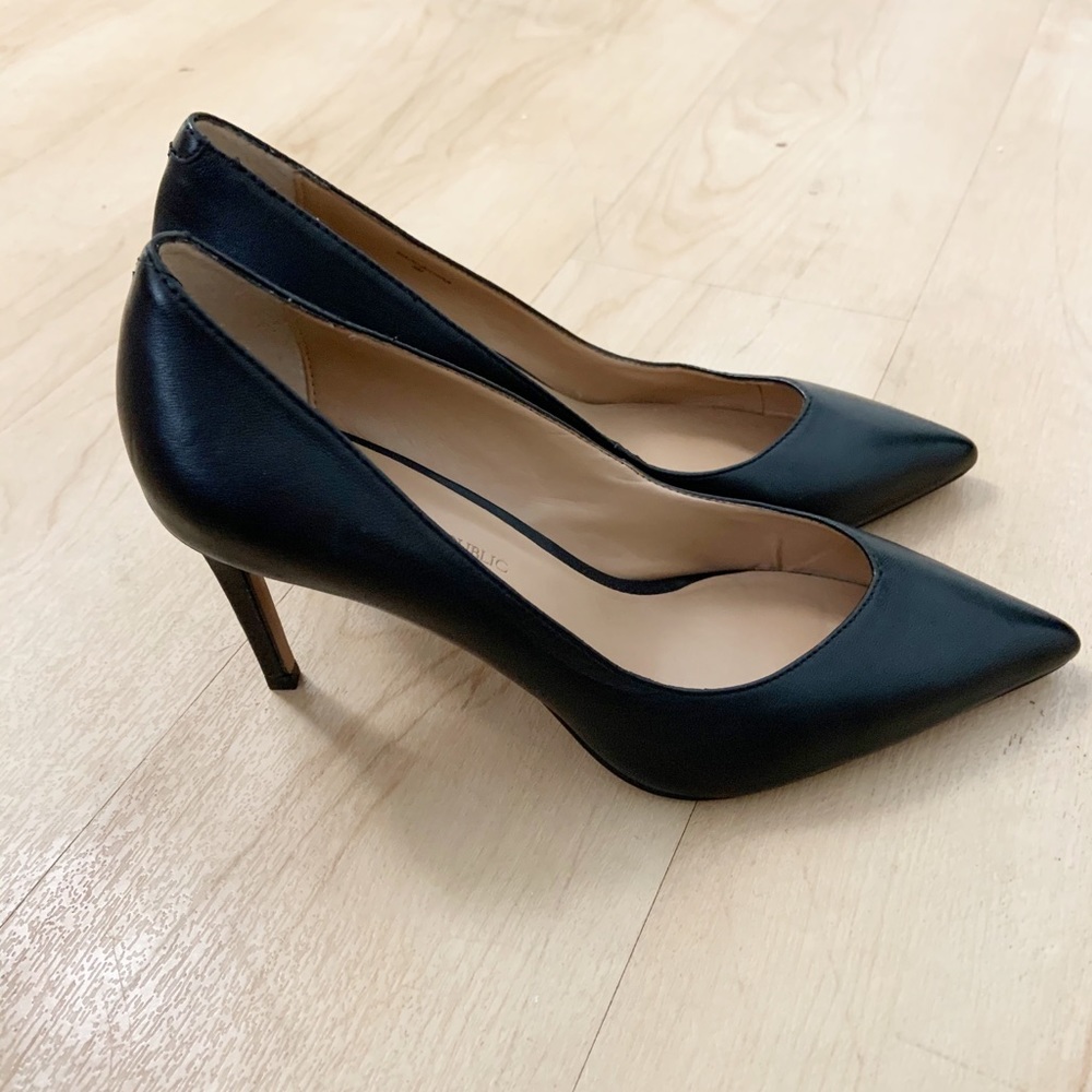 Banana Republic Black Pumps